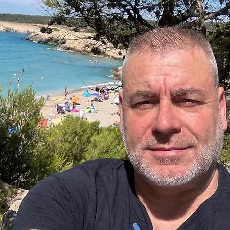 Near Port In A Shared * Nice